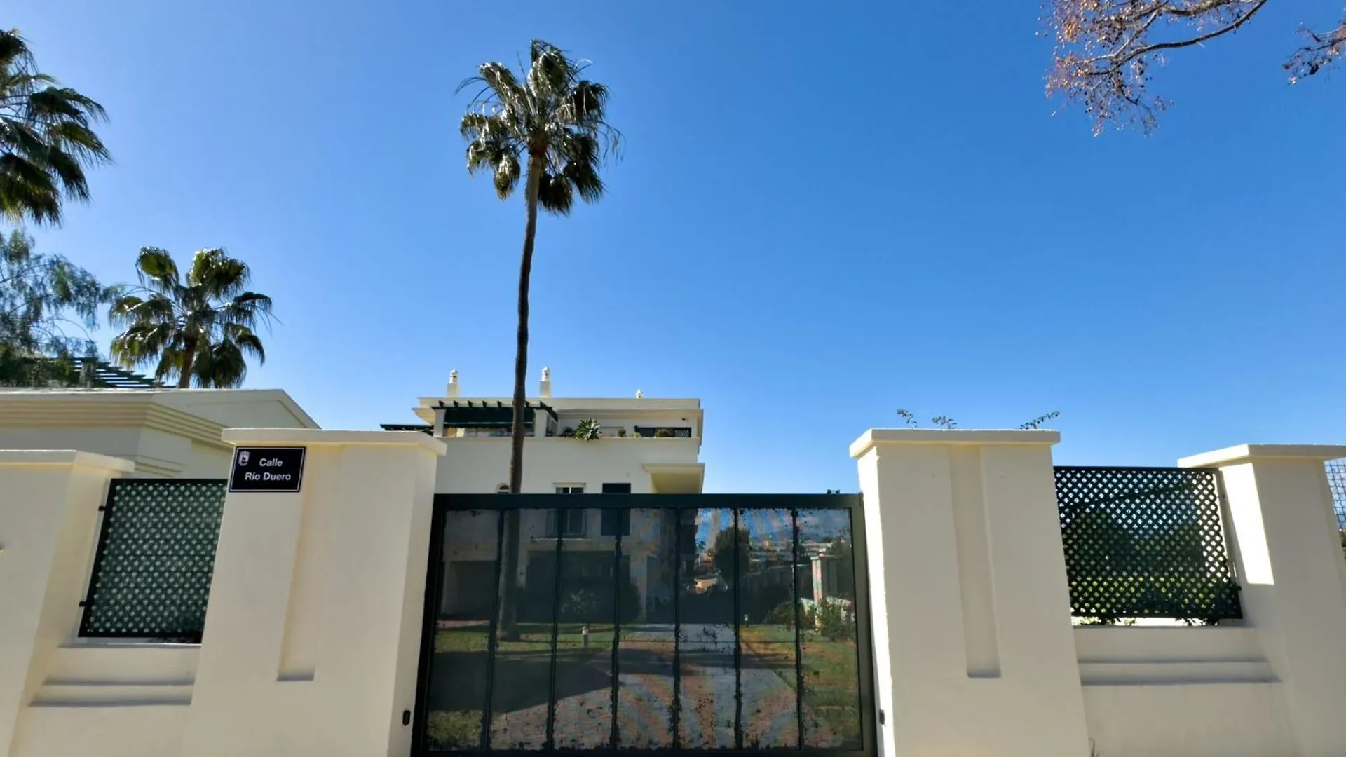 Apartment In Puerto Banus Lorcrimar V Marbella